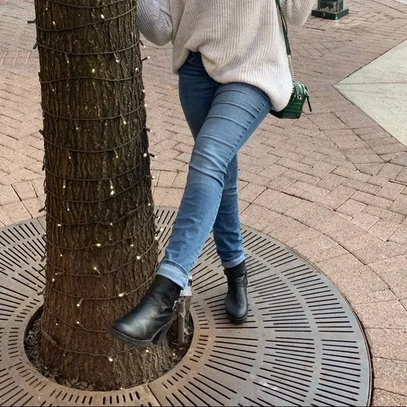 High-rise skinny jeans - Picture 5 of 9